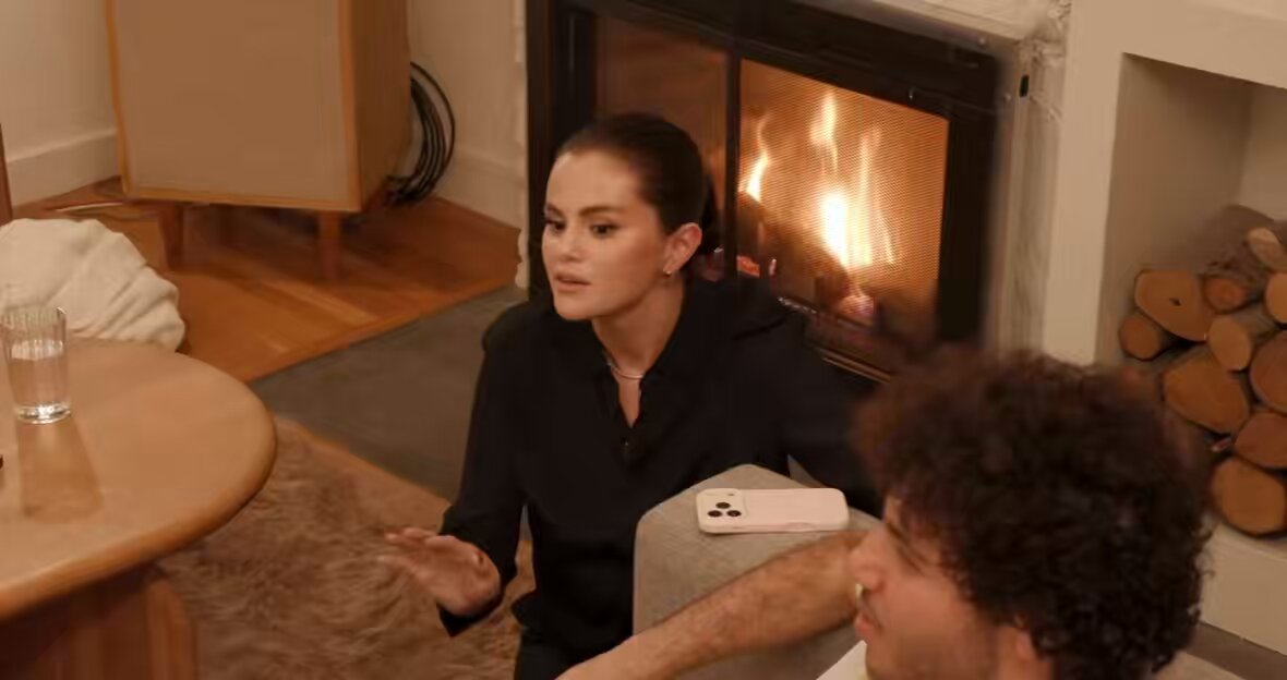 Selena Gomez (Selena Gomez) on her favorite Rihanna songs: "[Diamonds] is one of them. It's like definitely the top. [...] On "ANTI" I love "Consideration" and I love "Stay". There's just no wrong with her. No songs skippable." Via Friends Keep Secrets.