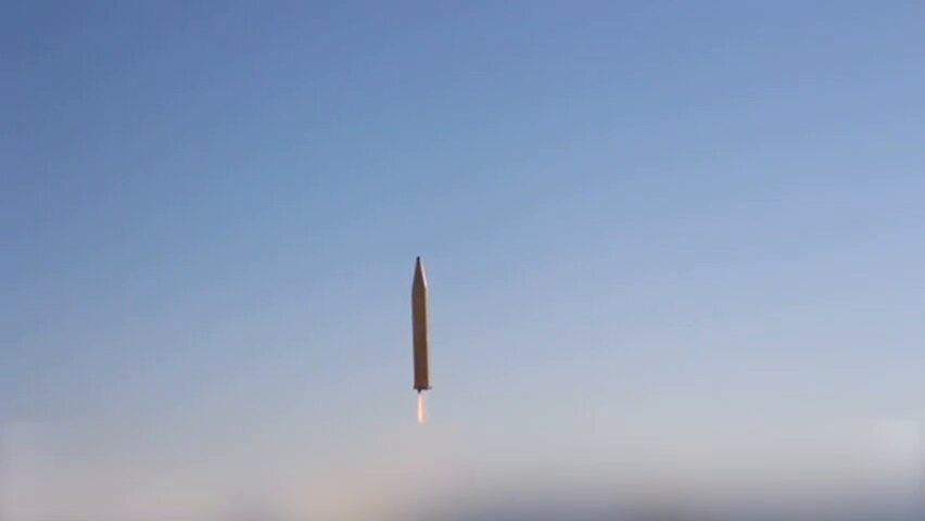 Minutes ago: the launch of heavy Khorramshahr‑4, Kheibar, and Fattah missiles toward the heart of the occupied territories