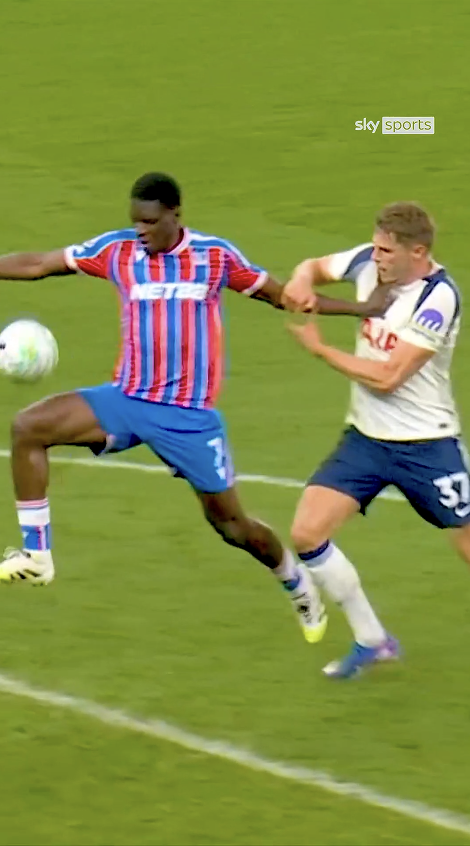 The moment that changed the game? 👀 With Spurs 1-0 up, last man Micky van de Ven dragged down Palace's Ismaila Sarr to see red 🟥