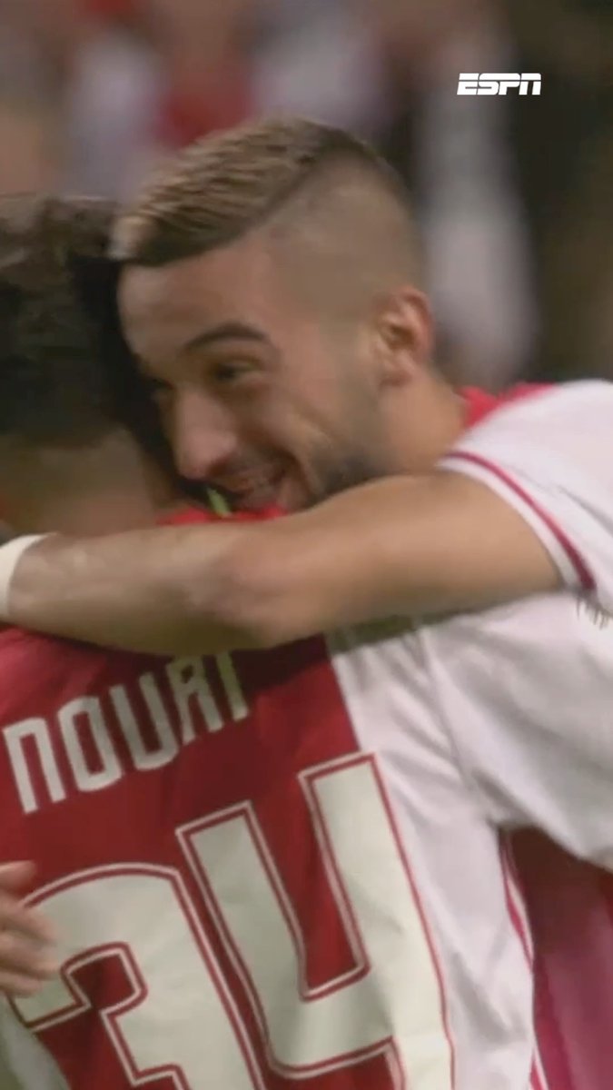 Een bijzonder moment voor Lasse Schöne tijdens het debuut van Abdelhak Nouri ❤️⚽