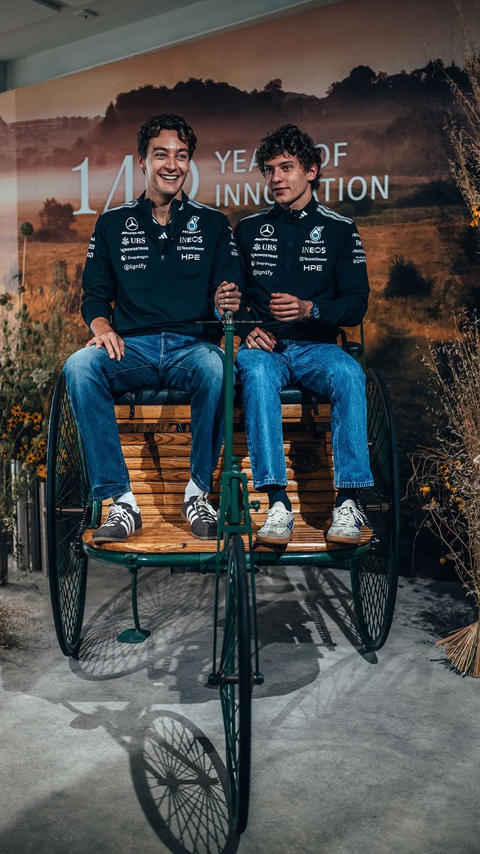 ⏪ From 2026 🔙 to 1886 🤩 Just George and Kimi admiring the automobile that started it all 😎