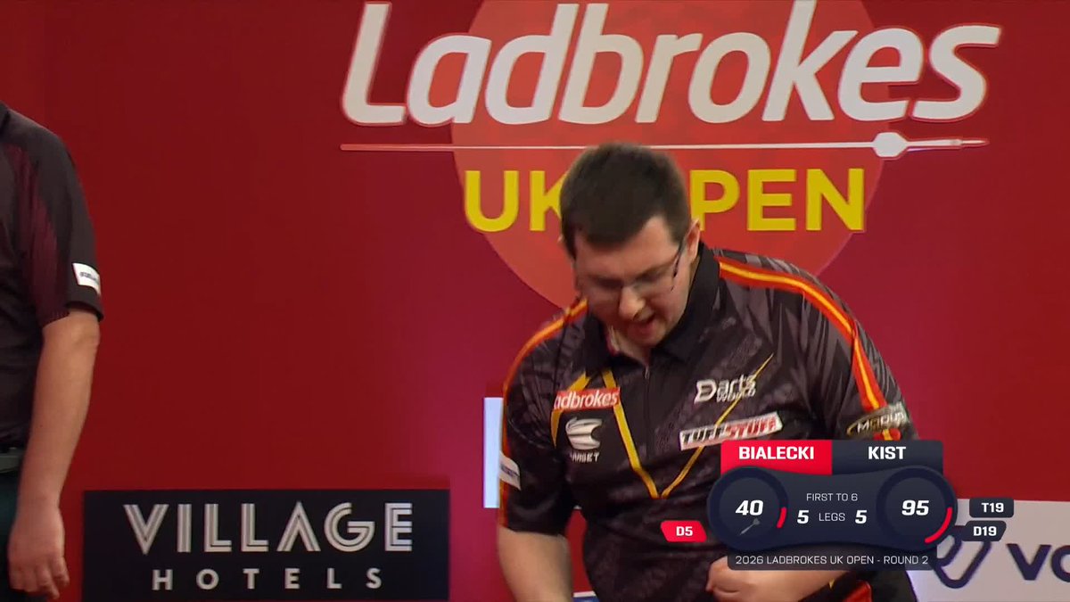 BIALECKI SCRAPES THROUGH! Despite once leading the match 5-1, Sebastian Bialecki eventually gets over the line against Christian Kist - pinning double five in a nervy decider! Live Scores & Streaming #UKOpenDarts | R2