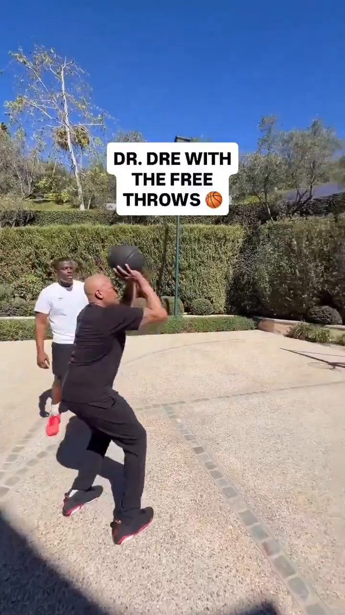 Dr. Dre with the free throws.🏀🔥