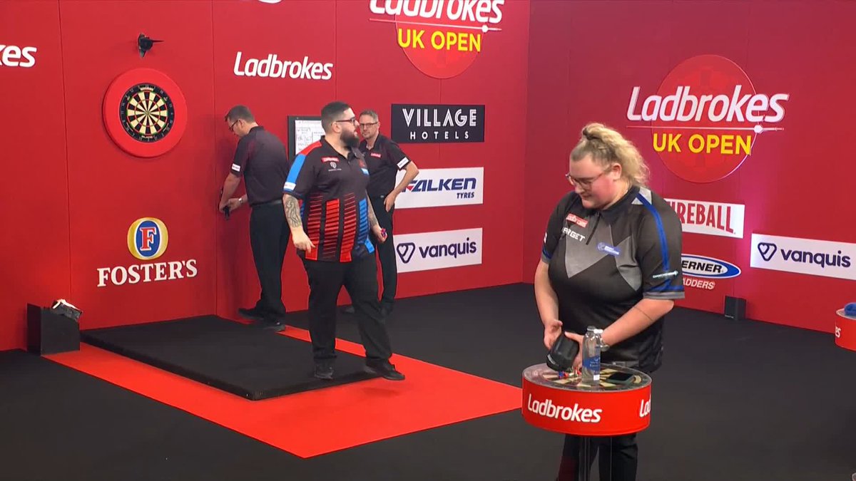 DOUBLE-DOUBLE DARRYL! WHAT. A. FINISH! 🤯 Darryl Pilgrim takes out 96 with two double 19s to get past Beau Greaves in MInehead! Live Scores &amp; Streaming #UKOpenDarts | R2