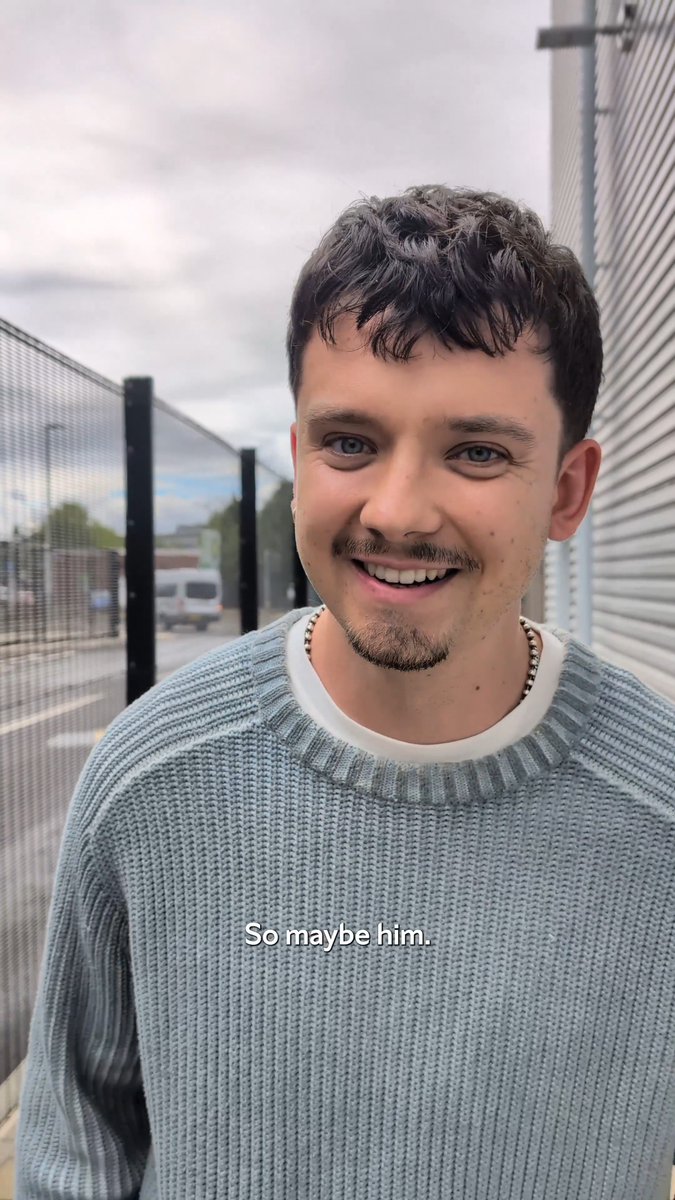 ๐ฅ Recreating Ljungbergโs hair ๐ฌ Rating Artetaโs acting ๐ Forever loving Thierry Quickfire Questions with Asa Butterfield - on-set for The Arsenal โก