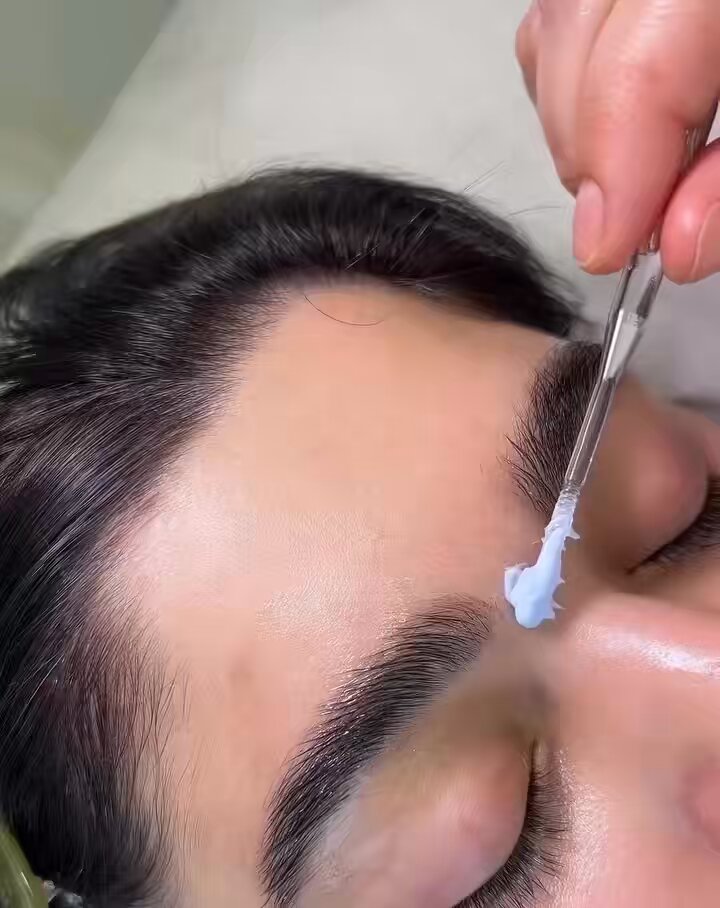 نظااااااافة التشقير خيااااال وهذا أفضل مقشر تستعملونه يخلي الشعر شفااااااااااااف :