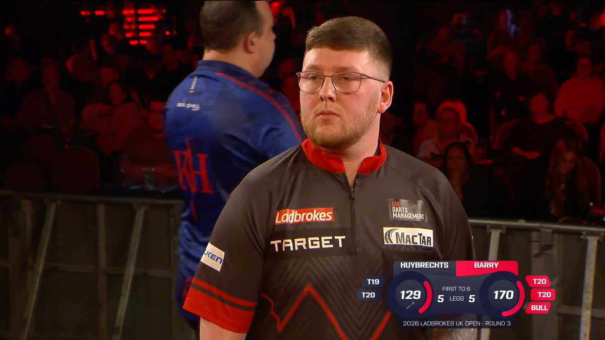 BARRY SQUEEZES PAST HUYBRECHTS! Keane Barry turns around a 4-1 deficit against Kim Huybrechts to win 6-5, taking out 12 and 15-dart legs to wrap up a round four spot! Live Scores & Streaming 📲 #UKOpenDarts | R3