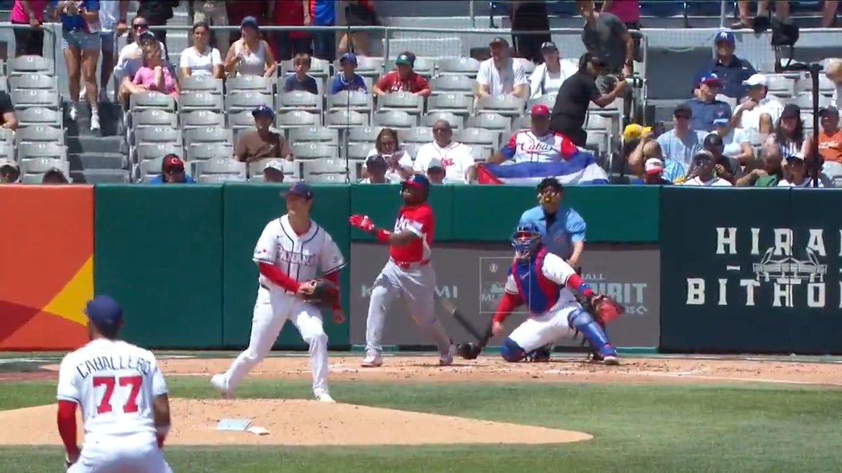Yoelkis Guibert ropes a homer down the line for an early Team Cuba lead! #WorldBaseballClassic