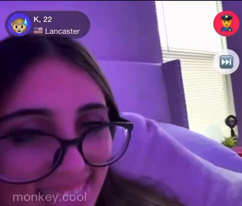Gostosa mostrando os peitos. Vídeo completo: #ometv #live #monkeyapp
