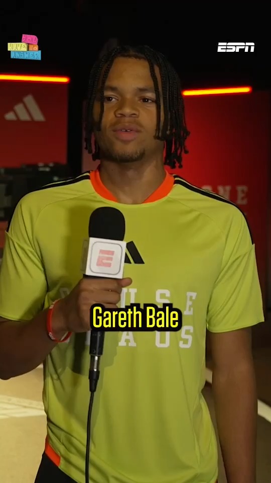 Gareth Bale or Arjen Robben? Rio Ngumoha needed a moment to decide 😅