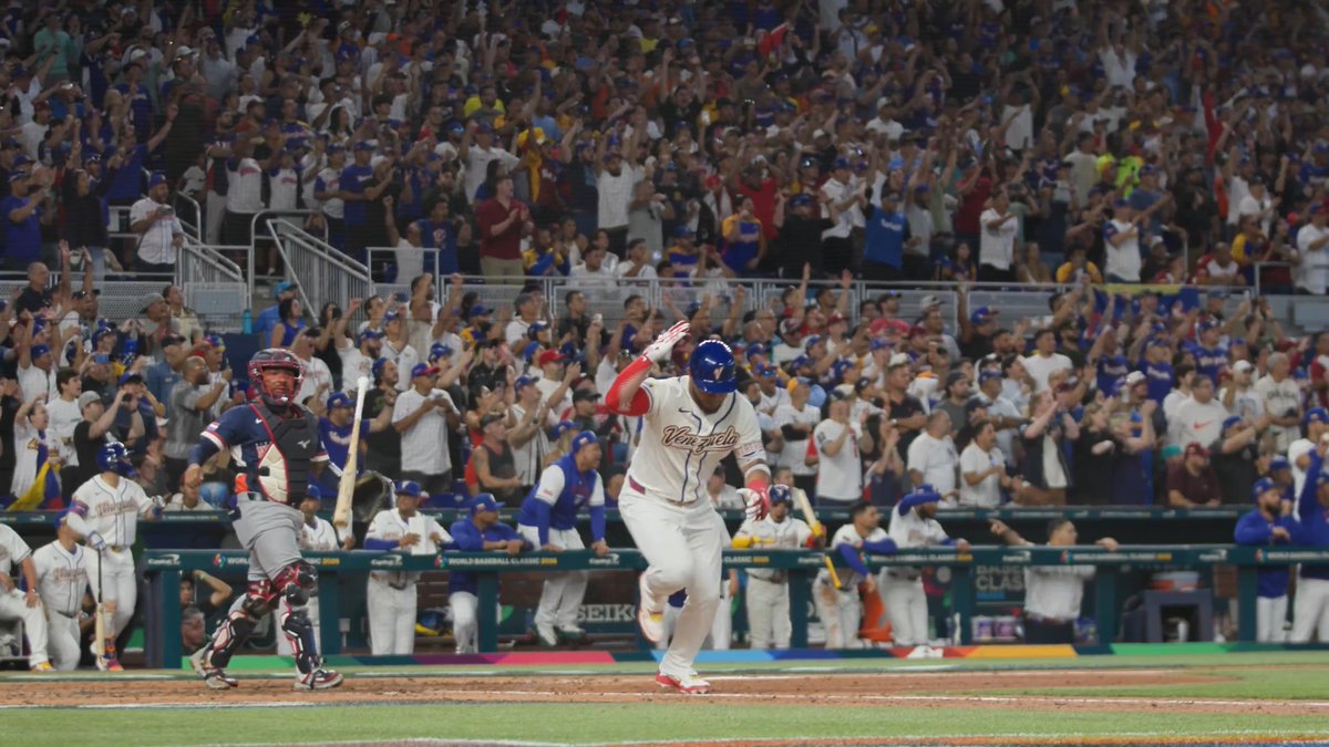 Team Venezuela fans are flippin' out #WorldBaseballClassic