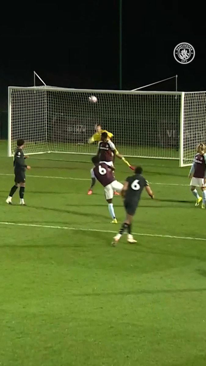 The definition of top bins! 🗑️🤯 Isaiah Dada-Mascoll with a beauty for our EDS 💫 Watch LIVE 🔗