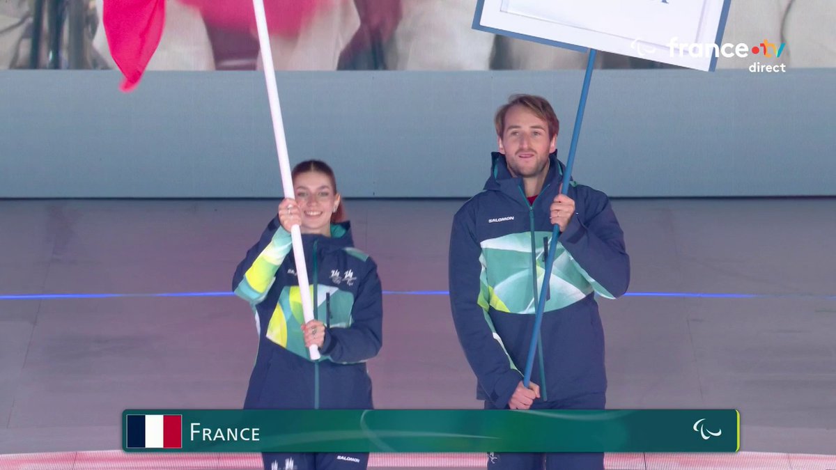 🎿 🇫🇷 C'est au tour des athlètes français d'entrer sur la piste des arènes de Vérone lors de cette cérémonie d'ouverture des Jeux paralympiques de #MilanoCortina2026