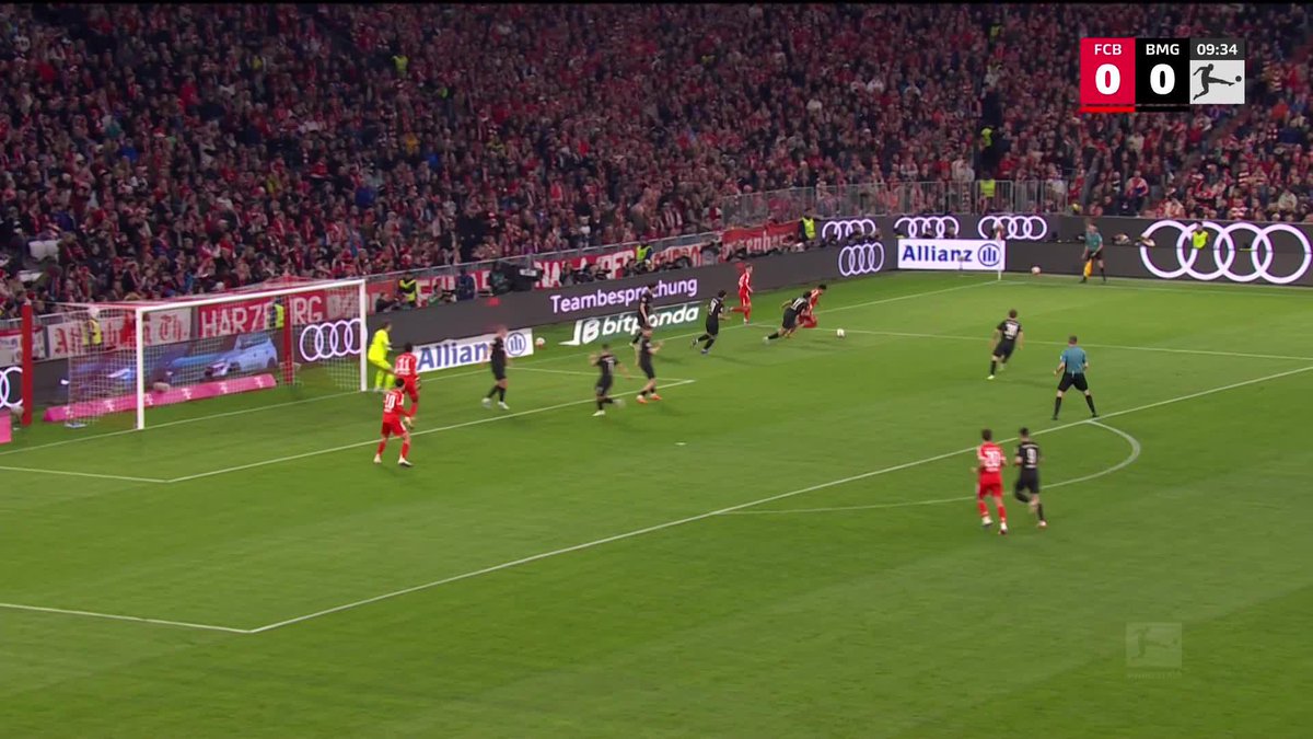 Lennart Karl macht direkt wieder auf sich aufmerksam! Das Tor zählt aber nicht...👀 👉 Die Bundesliga LIVE auf SKY SPORT 📺📱🖥️ #skybundesliga #bundesliga #fcbbmg