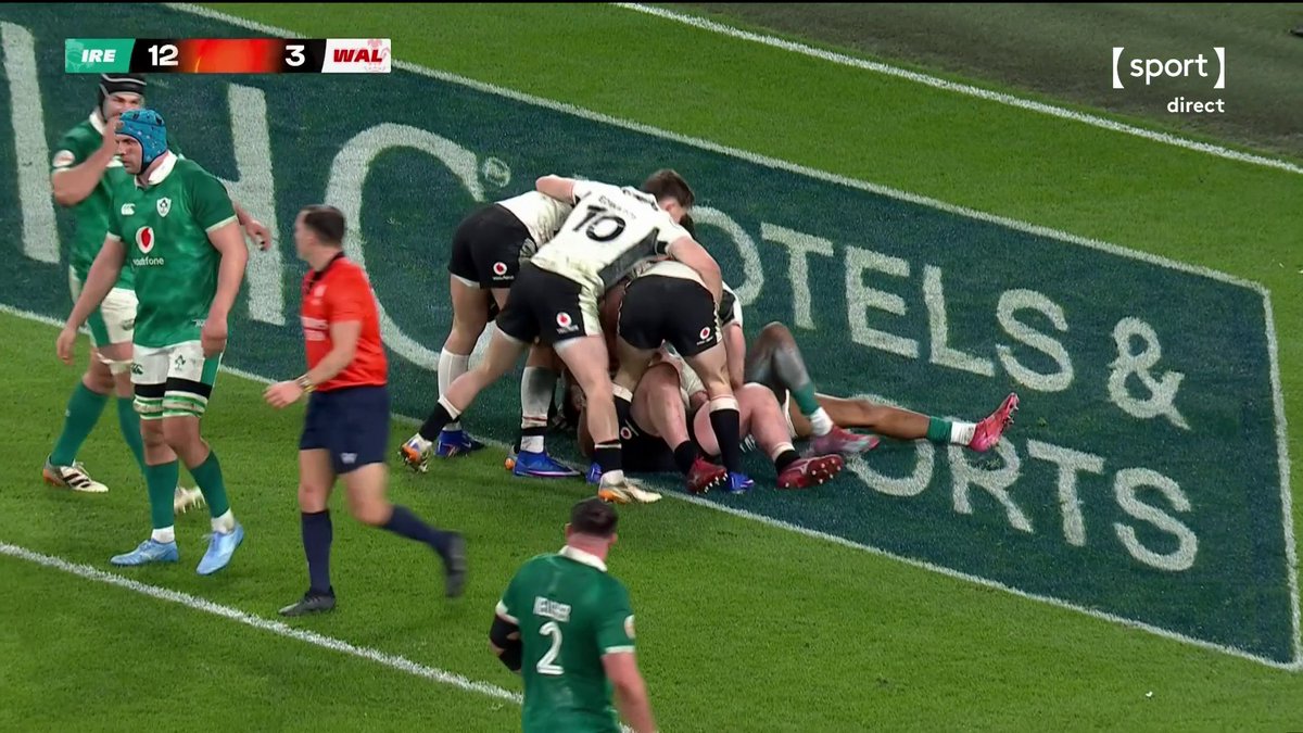 🏉 #GreatnessM6N | 💥 OH QUEL ESSAI DU PILIER GALLOIS ! 🏴󠁧󠁢󠁷󠁬󠁳󠁿 Rhys Carré s'offre une incroyable percée dans la défense irlandaise pour inscrire le premier essai du Pays de Galles dans ce match ! 💻 En direct sur la chaîne sport :