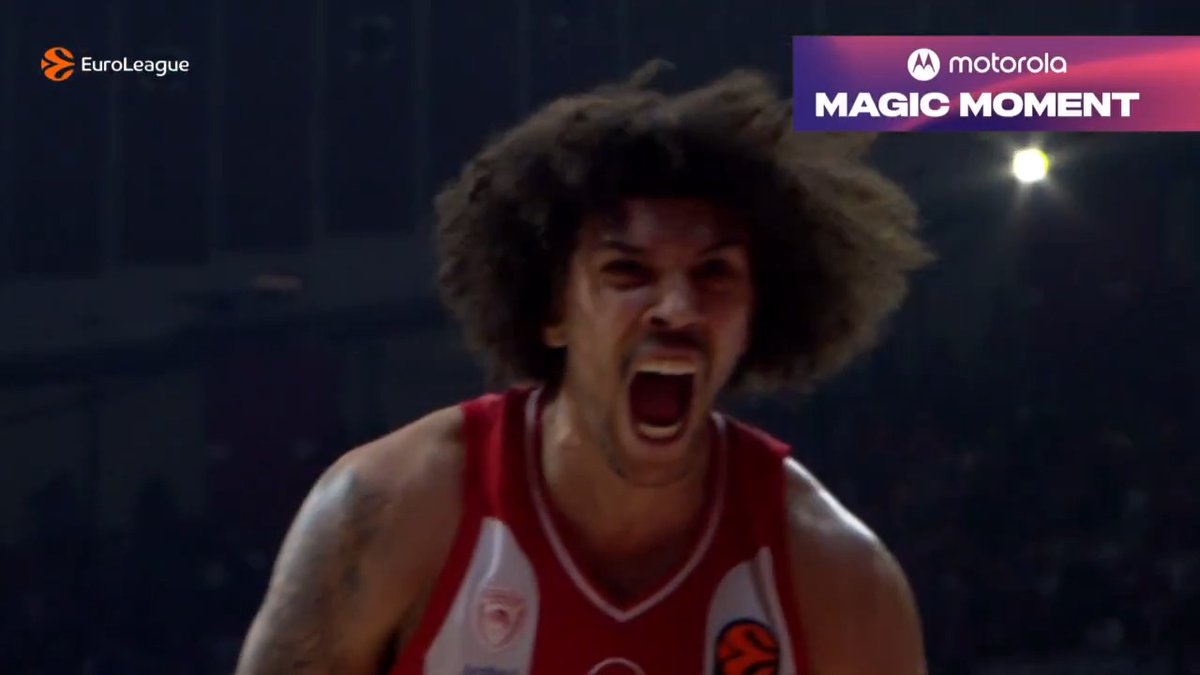 Ward goes FLYING 🚀 #MotorolaMagicMoment motorola I Olympiacos B.C.