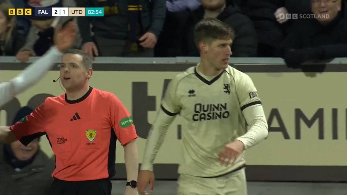 'It's not a great challenge from Keresztes but he's absolutely wiped out Douglas Ross!' 😅 #BBCFootball #ScottishCup