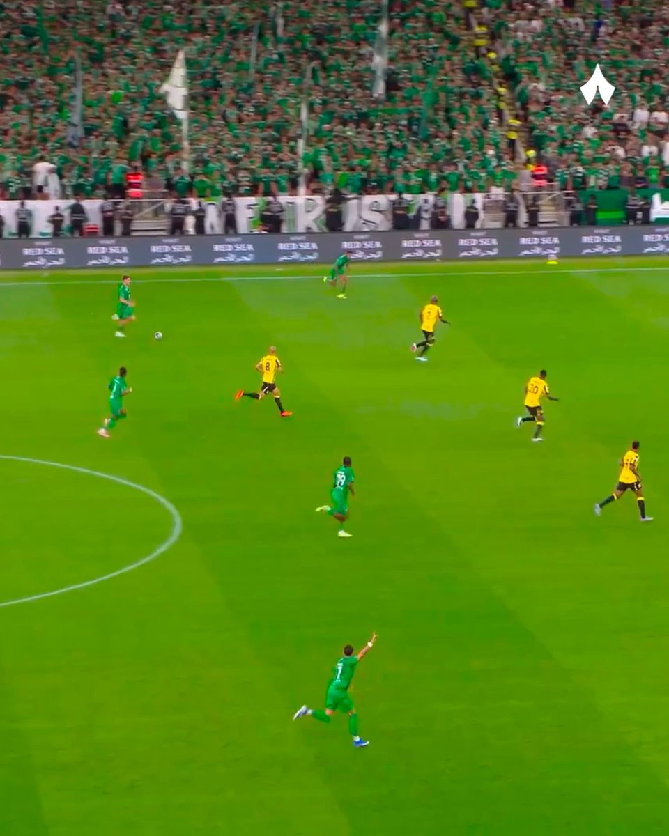 كيف سجّل توني هذا الهدف؟ 🤔⚽️ تقرير يتحدث عن تفاصيل اللقطة من تحرّك روجر إيبانيز واستغلاله الذكي للمساحة في الهدف الأول أمام الاتحاد 🎥🧠