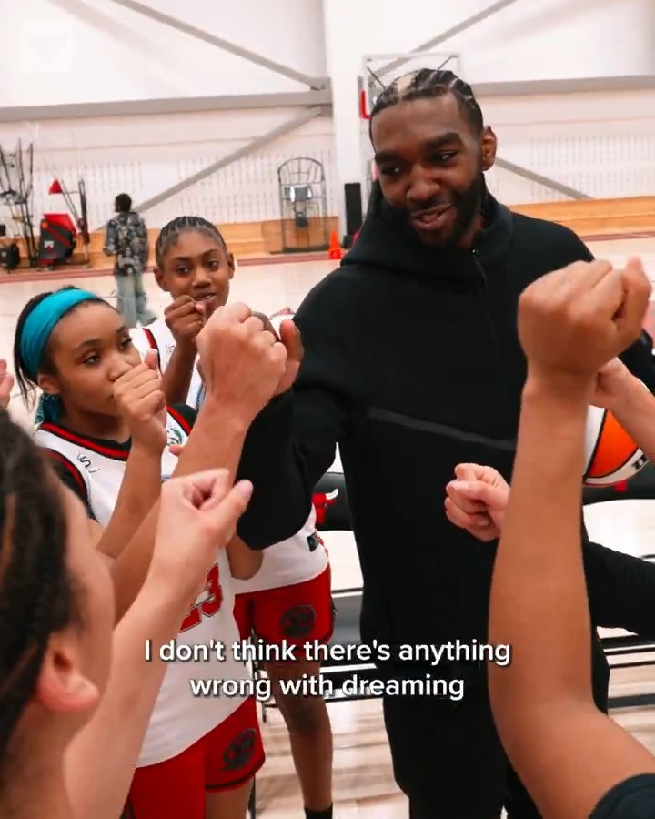 Shout out to the girls at Example Academy! Example Academy (Frankfort, IL) has one of the best hoops programs in the country. Led by PG Shania James, they won the 2025 Independent School National Championship.