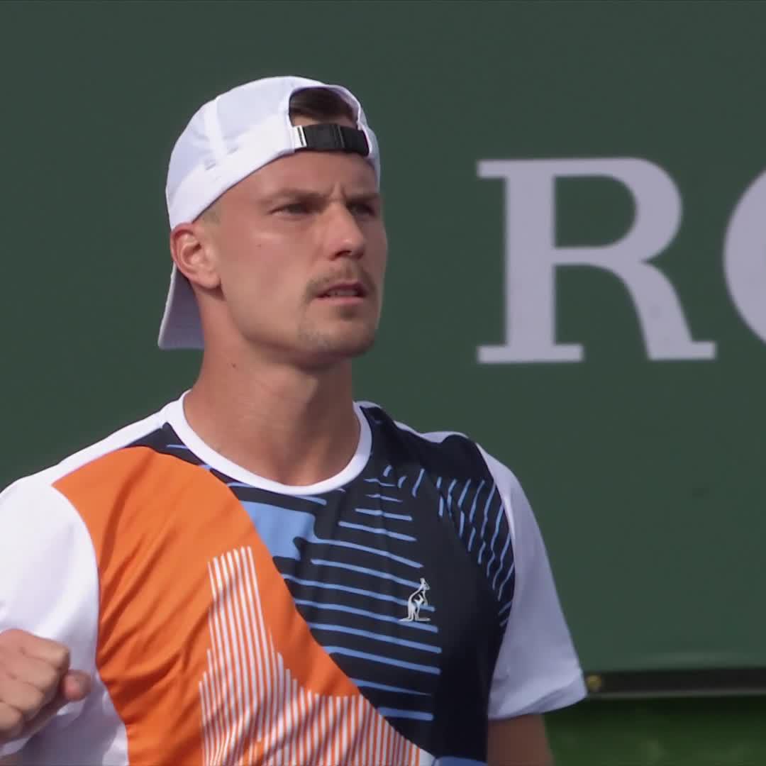 Upset complete 👏 Marton Fucsovics defeats the 5th seeded Lorenzo Musetti 7-5 6-1 in #TennisParadise