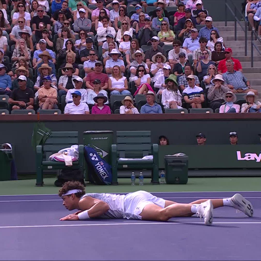 OUCH 😲 Ben Shelton loses his footing and Opelka is on hand with a nice touch of sportsmanship 🤝 #TennisParadise