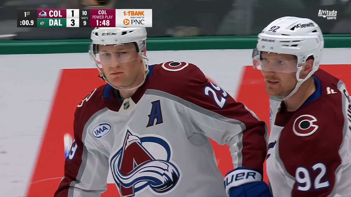 BUZZER BEATER!!! ⏰ Nathan MacKinnon scores with just two seconds left on the clock!