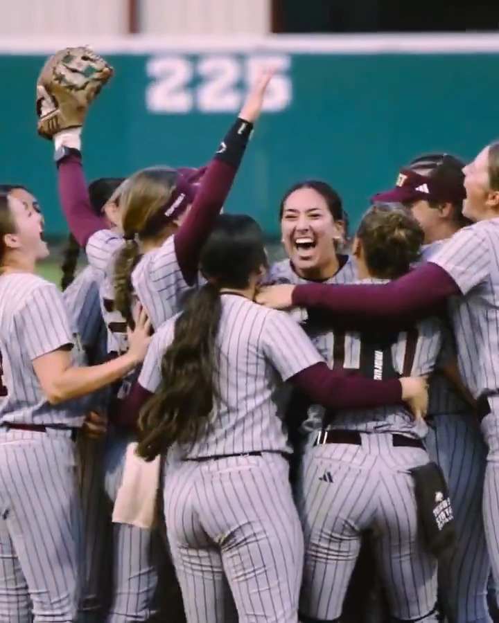 The final out to secure the top 15 win 🥳 #NCAASoftball x 🎥 Texas State Softball
