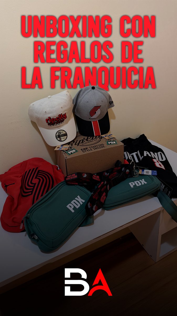 📦🔥 ¡UNBOXING DIRECTO DESDE PORTLAND! Los Blazers me mandaron este tremendo paquete con merch del equipo. Después de tantos años siguiendo y cubriendo al equipo desde Argentina, es algo que realmente significa mucho 🥹 Gracias también a todos ustedes, los que están siempre del otro lado apoyando, comentando y compartiendo el contenido. Gran parte de esto también es gracias a su apoyo 🫂 Y un agradecimiento especial a la franquicia, especialmente a Aaron Grossman, por la buena onda y por hacer posible este regalo ❤️🤍🖤 ----- 📦🔥 UNBOXING FROM PORTLAND! The Blazers sent me this amazing package with team merch. After so many years following and covering the team from Argentina, this really means a lot 🥹 Huge thanks to everyone who’s always supporting, liking, and sharing the content. A big part of this is thanks to you too 🫂 And a special thank you to the Portland Trail Blazers, especially to Aaron Grossman, for the kindness and for making this possible ❤️🤍🖤