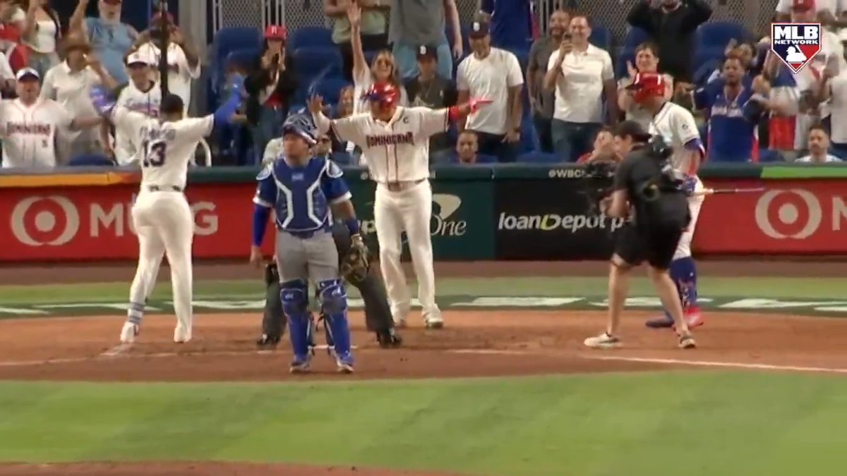 Listen to the roar of the crowd after Junior Caminero's go-ahead homer!!! 🔊 🎥 #BallparkCam | #WorldBaseballClassic