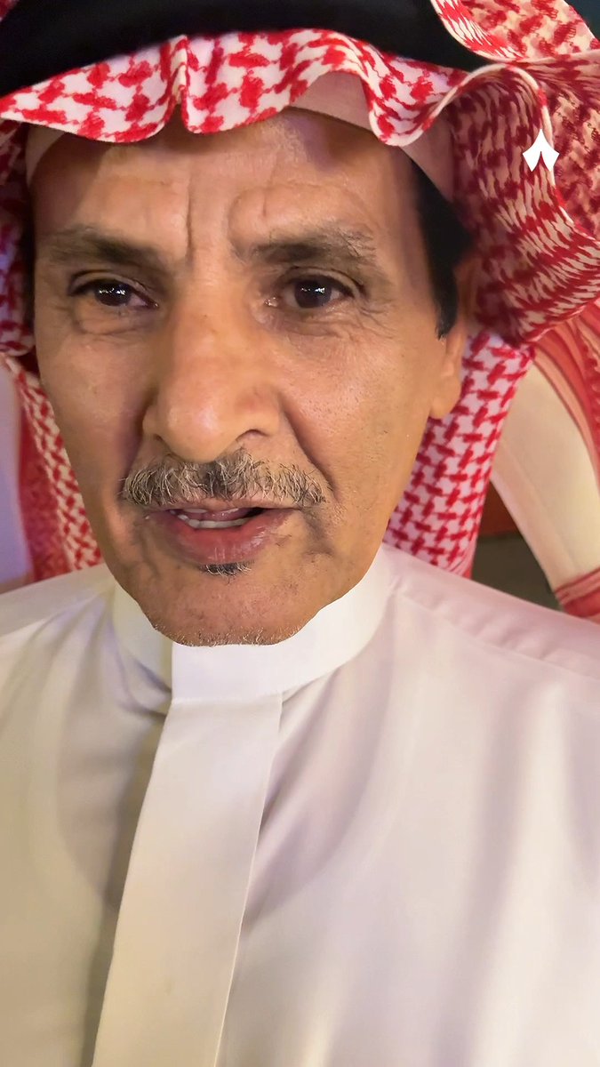 «اللي عرّفني على قناة ثمانية خالد عون خالد عون، والناس اللي يقابلهم، وأسلوبه الرائع. والأهلي هو الحب الأبدي، ومن اللي ما يحب الأهلي؟» 🟢 مشجّع أهلاوي في لقاء مع مراسل «ثمانية» مساعد الصقعبي مساعد عبدالرحمن الصقعبي 🎤