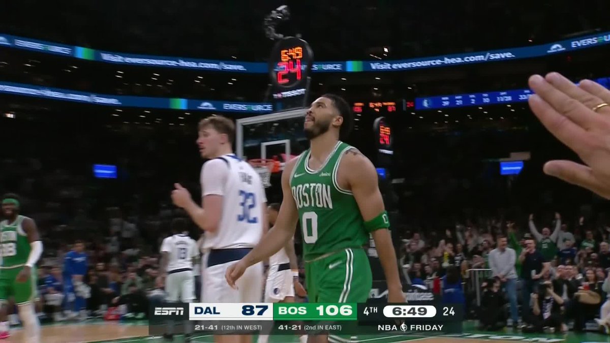 Hace 298 días se rompía el tendón de Aquiles. Hoy ha estado a punto de hacer un triple-doble: NO TRATES DE ENTENDERLO, ES SIMPLEMENTE JAYSON TATUM 🔥 ✅ 15 puntos ✅ 12 rebotes ✅ 7 asistencias #NBAxDAZN 🏀🇺🇸