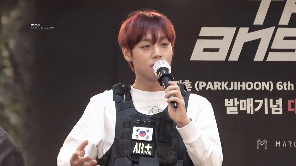 박지훈 ㄹㅈㄷ수더분한점 시간단축을위해 스킨케어 제품 한방에 여러개 짜서 쓱쓱 바른대ㅠㅋㅋ 근데 피부는 더 조아졋다고...
