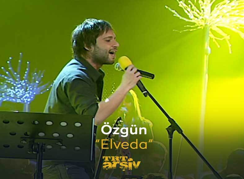 2008 yılına gidiyor ve Özgün’ün çok sevilen şarkısına kulak veriyoruz: “Elveda” 🎵