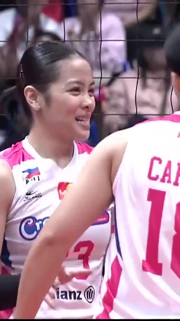 KALKULADO NI JEMALING 📐 Jema Galanza capitalizes on her teammates’ strong digs, delivering a sharp spike from a tough angle for the Creamline Cool Smashers in Set 5 against the Nxled Chameleons in the 2026 PVL All-Filipino Conference. #PVL2026 #TheHeartofVolleyball