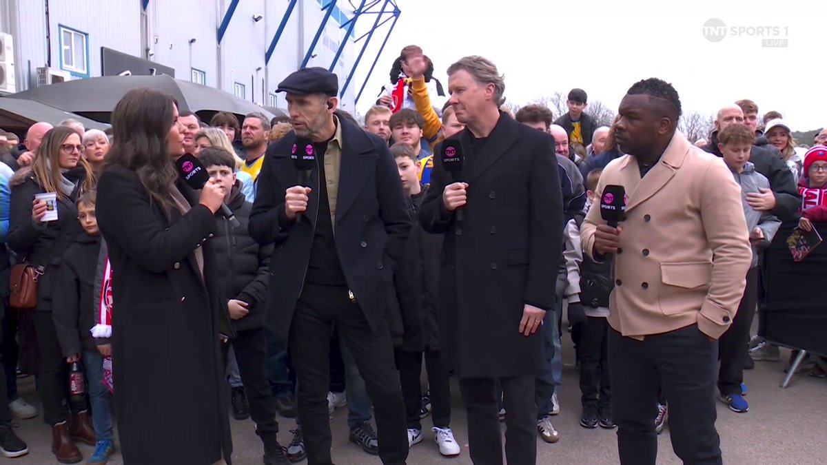 “Arsenal are too good to waste time and fall over. They’re better than this” 😬 Martin Keown, Steve McManaman and Aaron McLean discuss if Arsenal’s style of play has become a problem 🤔 🎙 Becky Ives | 📺 TNT Sports & discovery+ UK