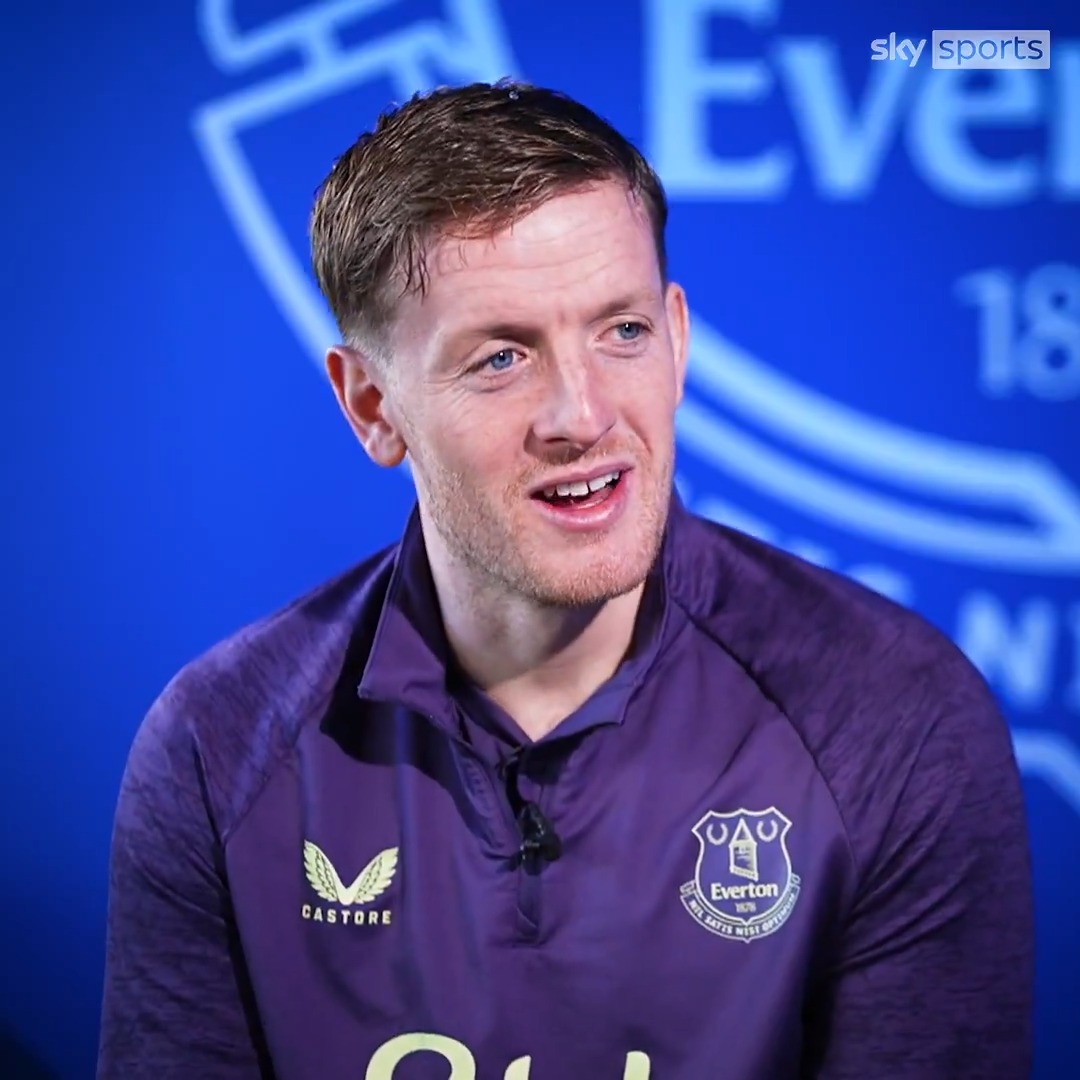 What is on Jordan Pickford's water bottle? 👀