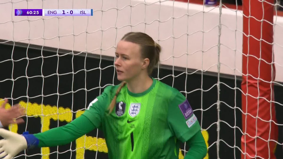 What a save from Hannah Hampton ⛔️