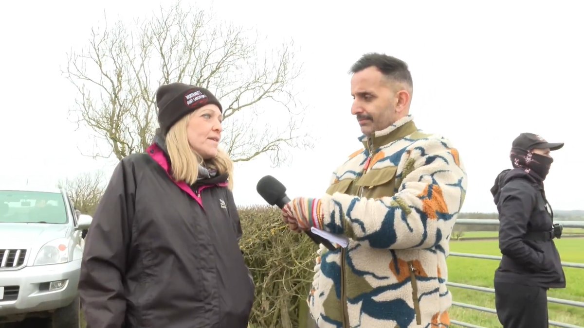 We just witnessed a Northants Hunt Saboteur having abuse hurled at her by hunt supporters, a commonplace occurrence during the Cottesmore hunt. Support the groups involved on the front line to stop fox hunting Northants_huntsaboteurs #OperationSmokeScreen
