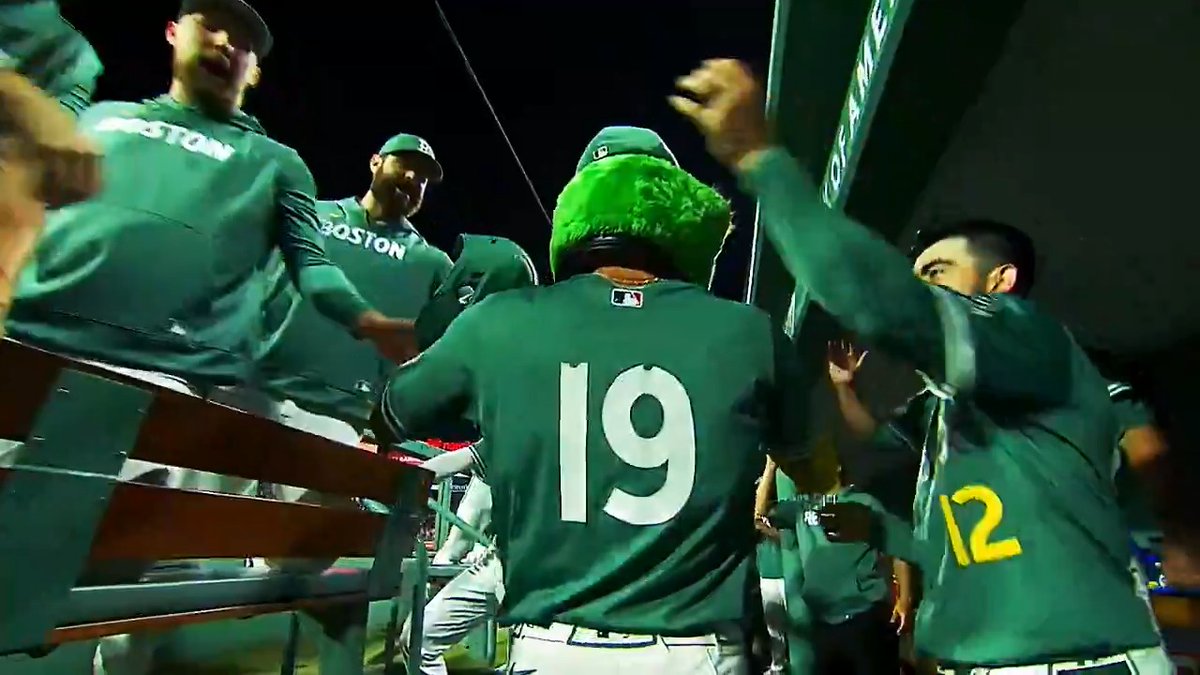 Who is your favorite player to wear #19? We are 1⃣9⃣ days out from Opening Day!
