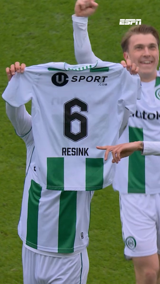 Thom van Bergen prikt na vijf minuten al raak en juicht met het shirt van Stije Resink 💚🤍 #groaja