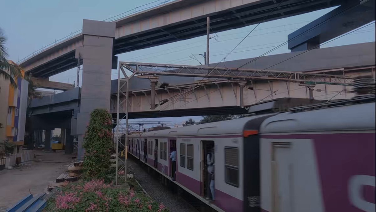 St Thomas Mount - Multi Modal Hub 😍 ➡️Suburban rail at ground level, ➡️MRTS on level 1 ➡️Two different Metro corridors on level 2