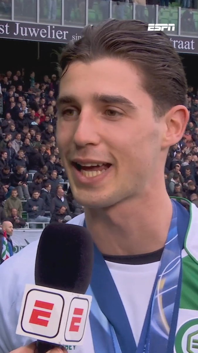 Jenning de Boo zou een van z'n medailles zo inleveren voor een titel van FC Groningen 🏅😅 #groaja