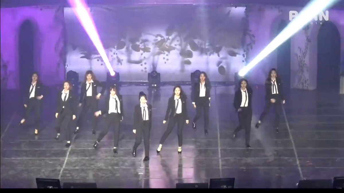 Who remembers when TWICE gave us this legendary cover of SNSD’s “Genie”?