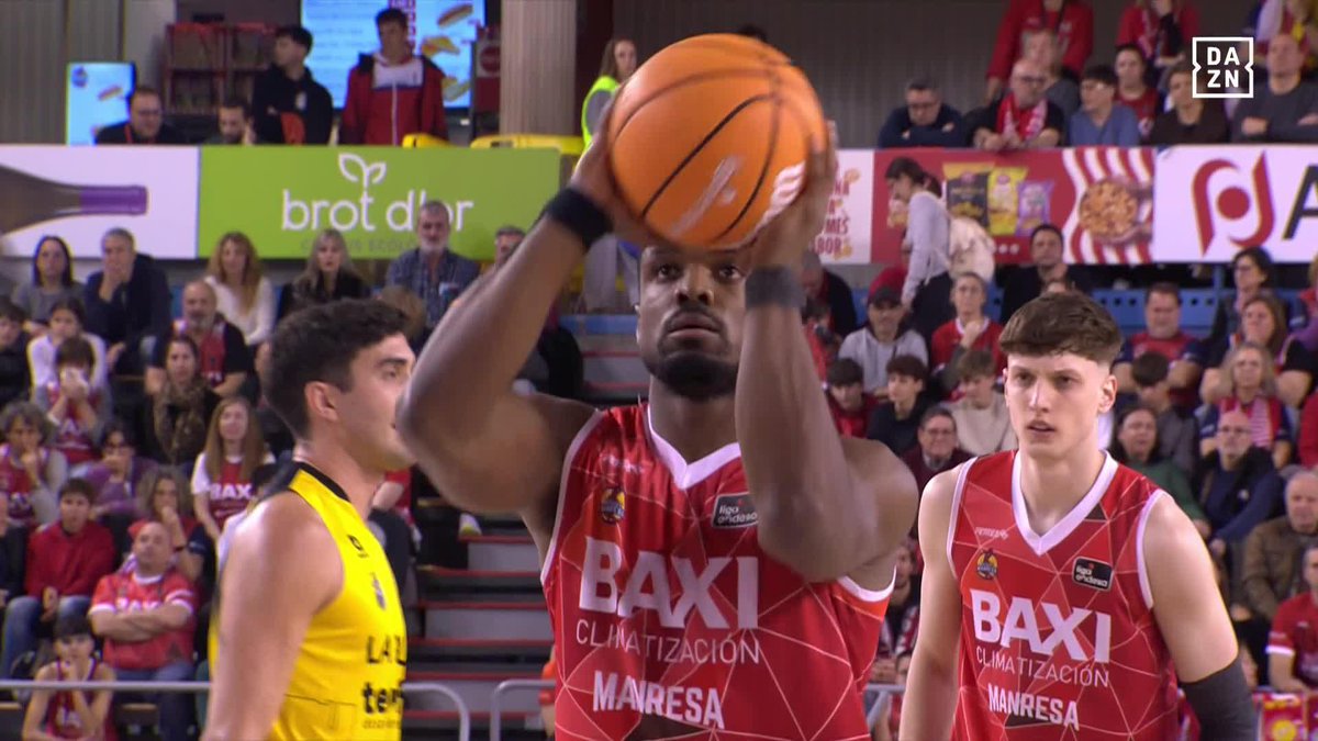 ¿ Qué ha sido lo de Obasohan lanzando tiros libres con la izquierda? 😱😱😱 Y sus compañeros... partiéndose de risa 😁 #LigaEndesaxDAZN 🏀