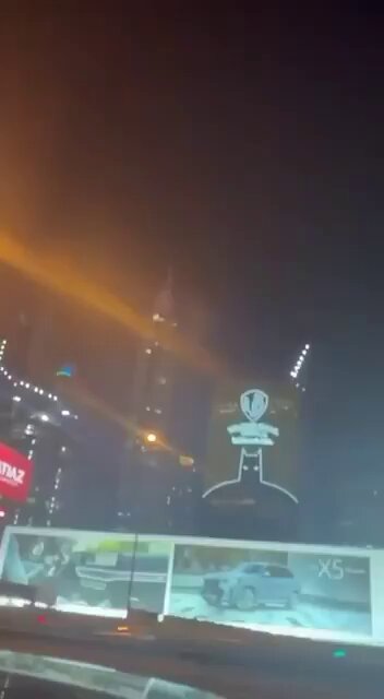 İran'a ait İHA, Dubai'de bir gökdelene isabet etti.
