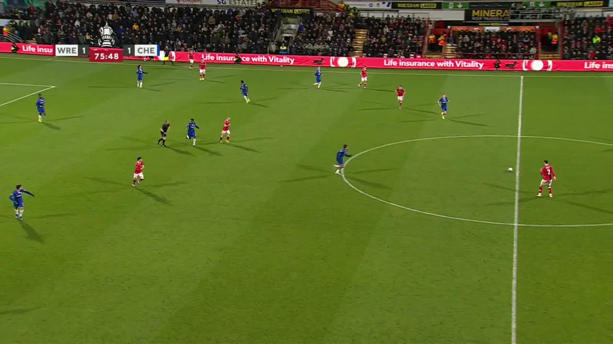 WREXHAM WITH THE GO-AHEAD GOAL VS. CHELSEA LATE IN THE FA CUP 😮