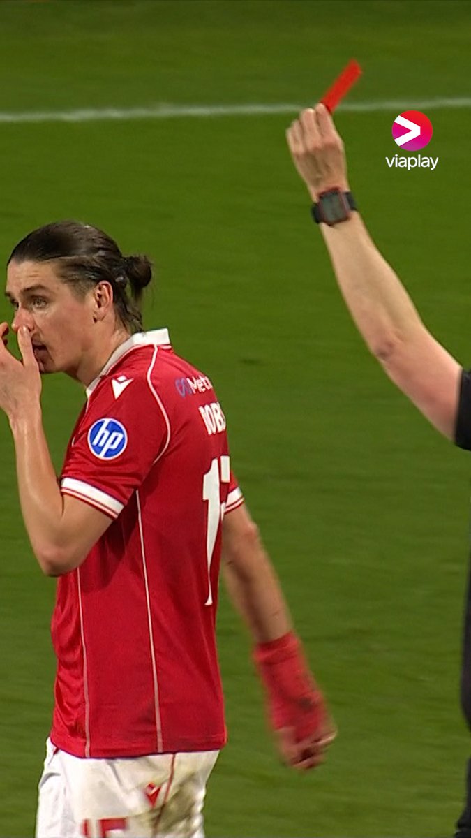 Dobson med dobbarna ut mot Garnacho – drar på sig rött kort 🟥 Just nu: Förlängning mellan Wrexham-Chelsea på Viaplay Sport ⚽️
