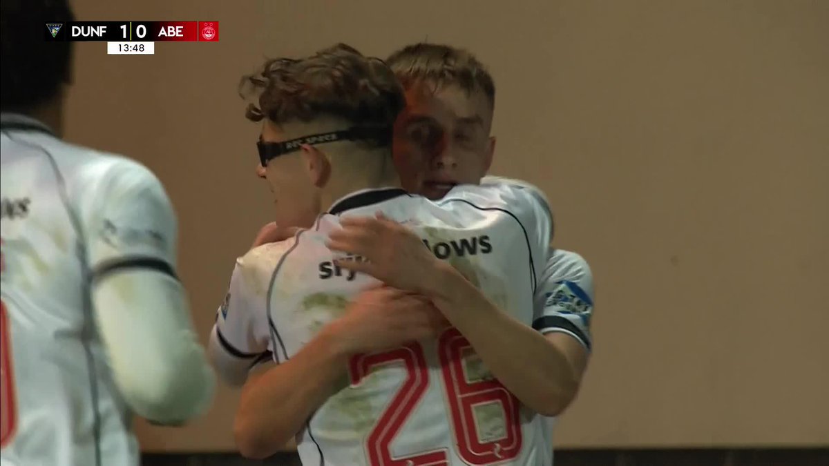 What a finish that is by Matty Todd! 🔥 Dunfermline Athletic take an early lead against Aberdeen ⚫⚪ #ScottishCup