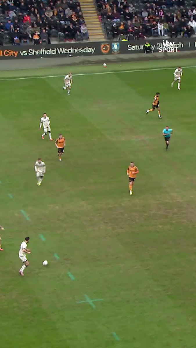 The keeper won't want to watch that one back any time soon 🫣 #ITVFootball | EFL