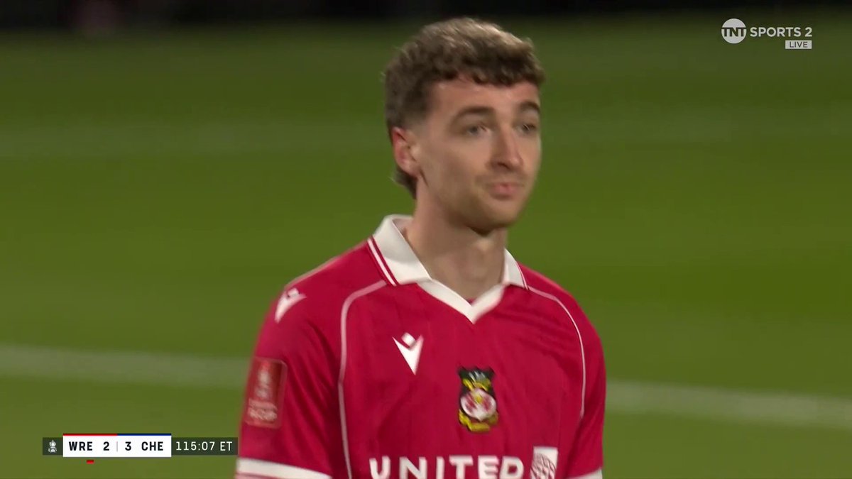 10-man Wrexham think they've equalised deep into extra-time against Chelsea but the goal is judged offside by VAR 💔 📺 TNT Sports &amp; discovery+ UK